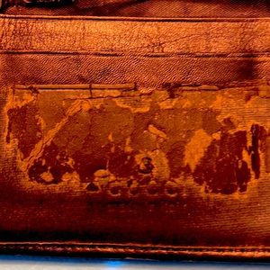 Vintage Gucci, Impressive still with the colored Tan canvas material,Gucci logo.